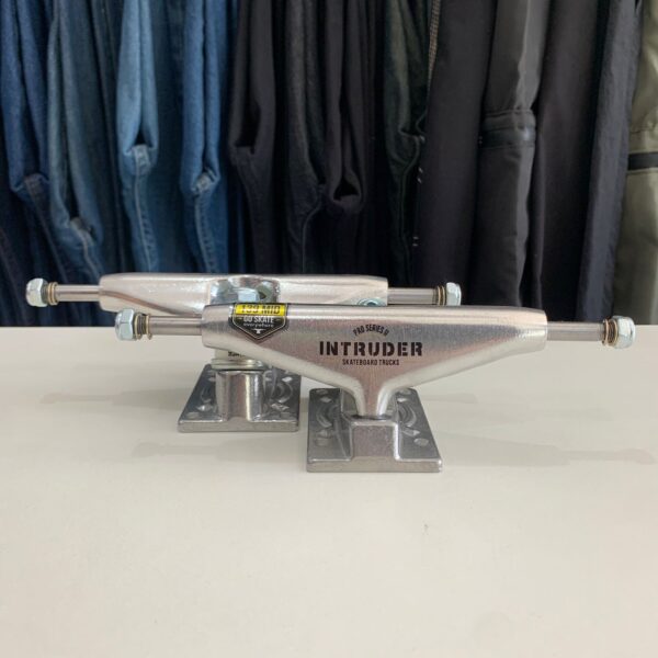WhatsApp Image 2025-08-28 at 15.41.14 (4) Truck Intruder Pro Series 2 Silver Mid 139