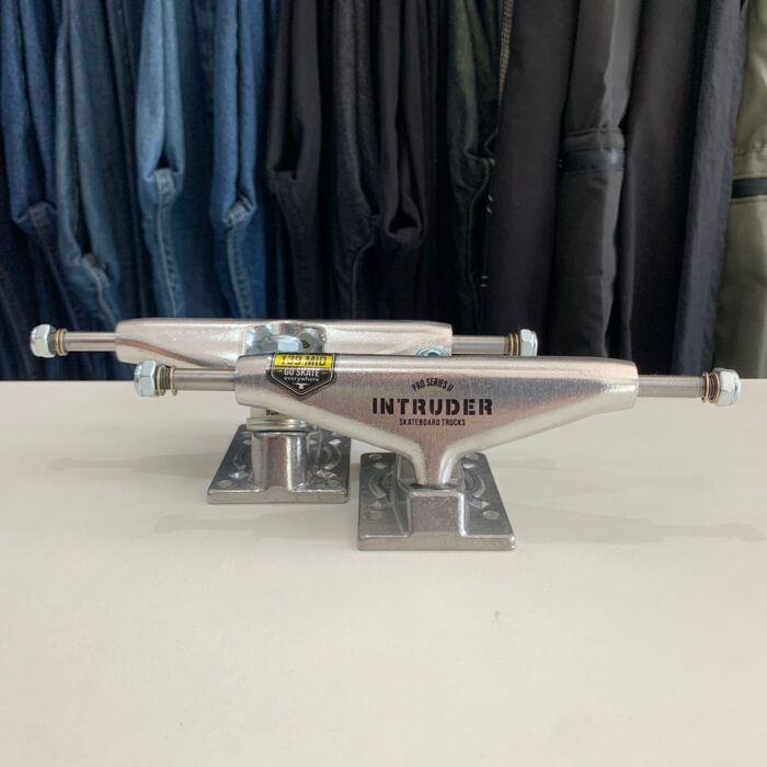 Truck Intruder Pro Series 2 Silver Mid 139