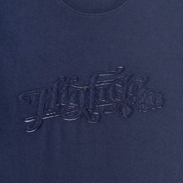 WhatsApp Image 2026-08-05 at 10.54.33 (1) Camiseta High Tee Roses Navy